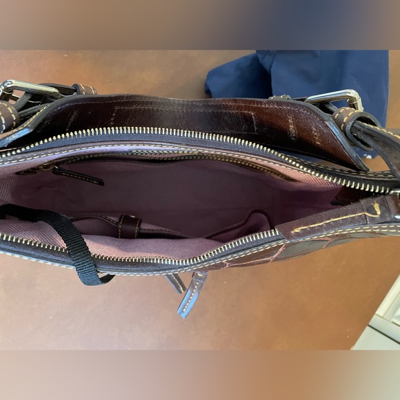 Dooney and Bourke Vintage 🎉HP🎉 GUC top zip shoulder hand bag in brown leather - Picture 8 of 15